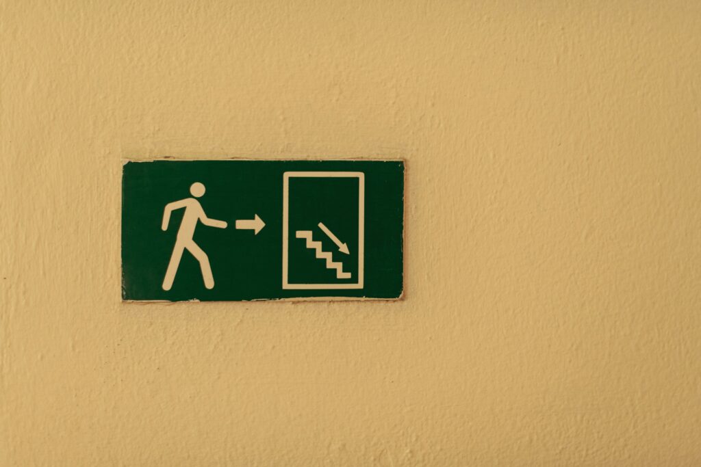 下り坂のイメージ